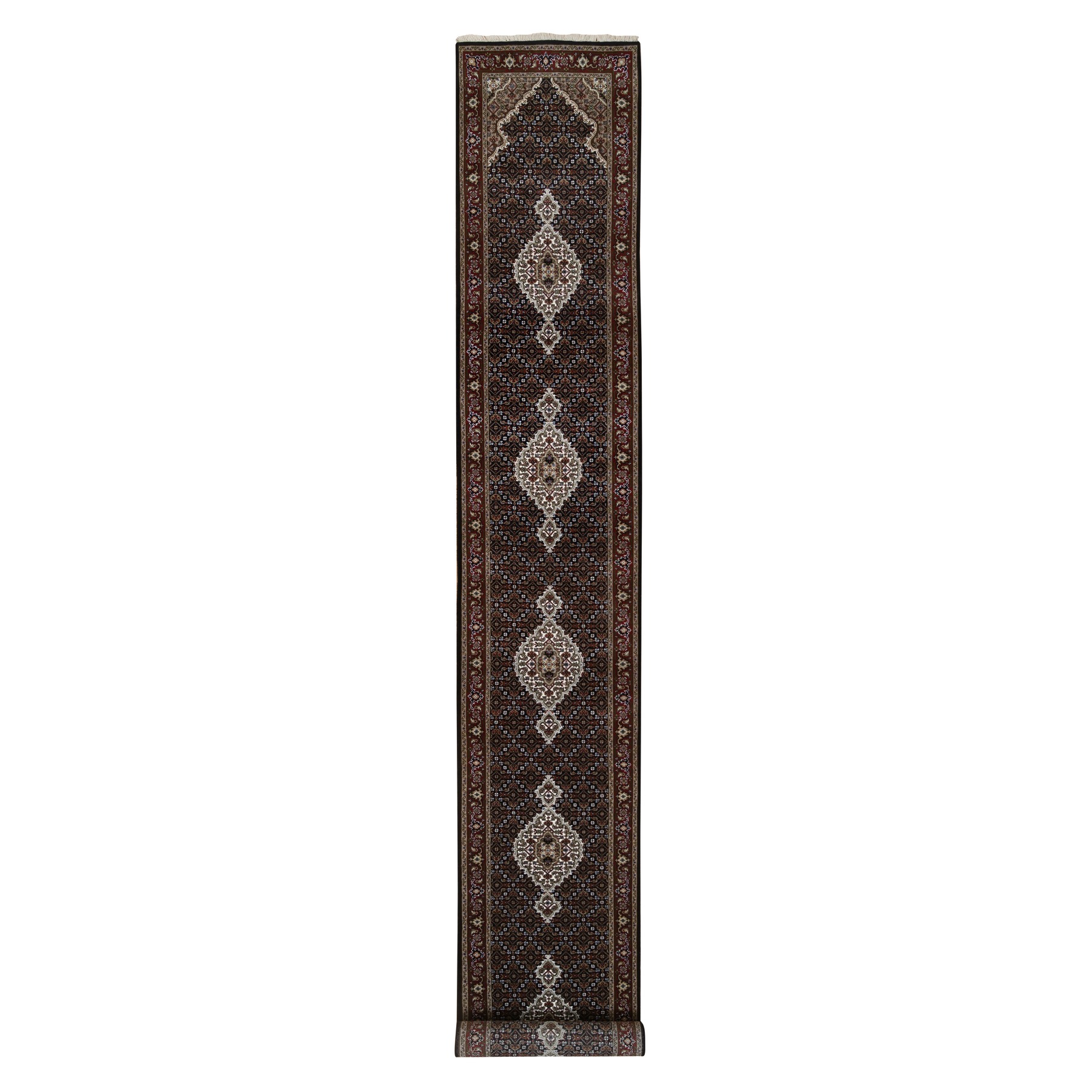 Traditional Rugs LUV574551